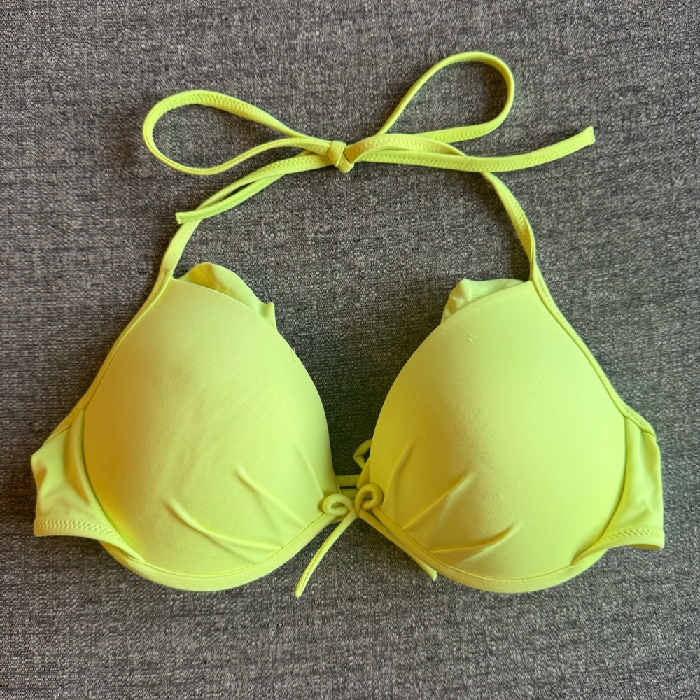 VICTORIA’S SECRET Yellow Bikini Top